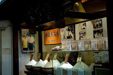 《福尔摩斯：第一章》7分钟新演示 城内探索和伪装